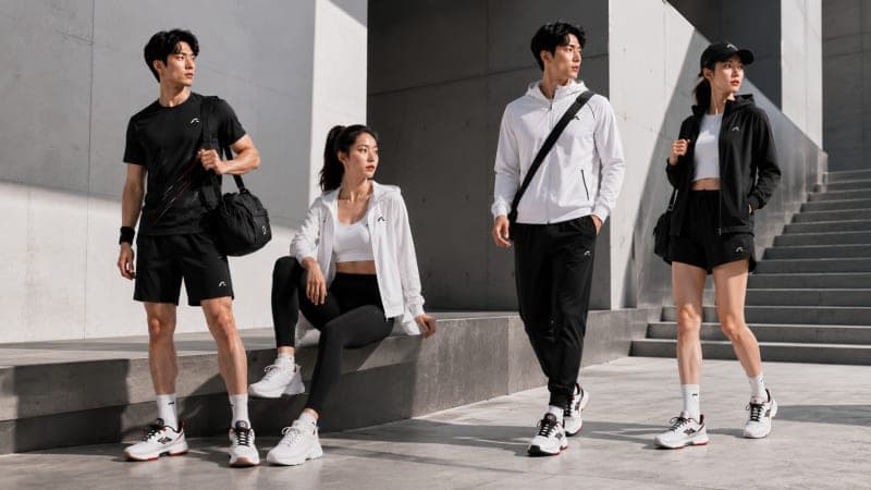Phong cách thể thao là gì? Đặc điểm và cách ứng dụng trong thời trang hằng ngày